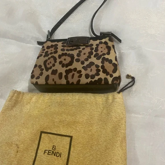 Fendy handbag - Picture 2 of 14